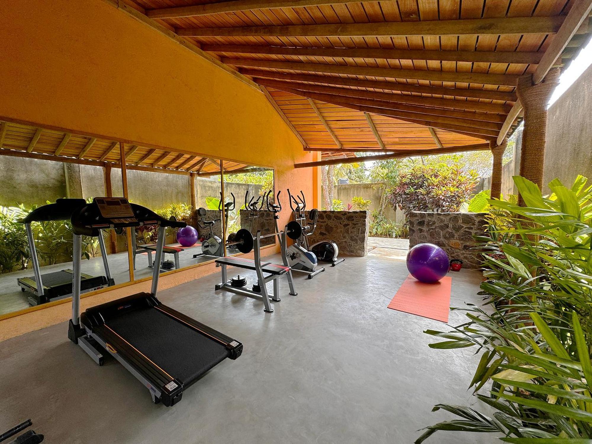 Coastline Mirissa Boutique Hotel And Spa Bagian luar foto
